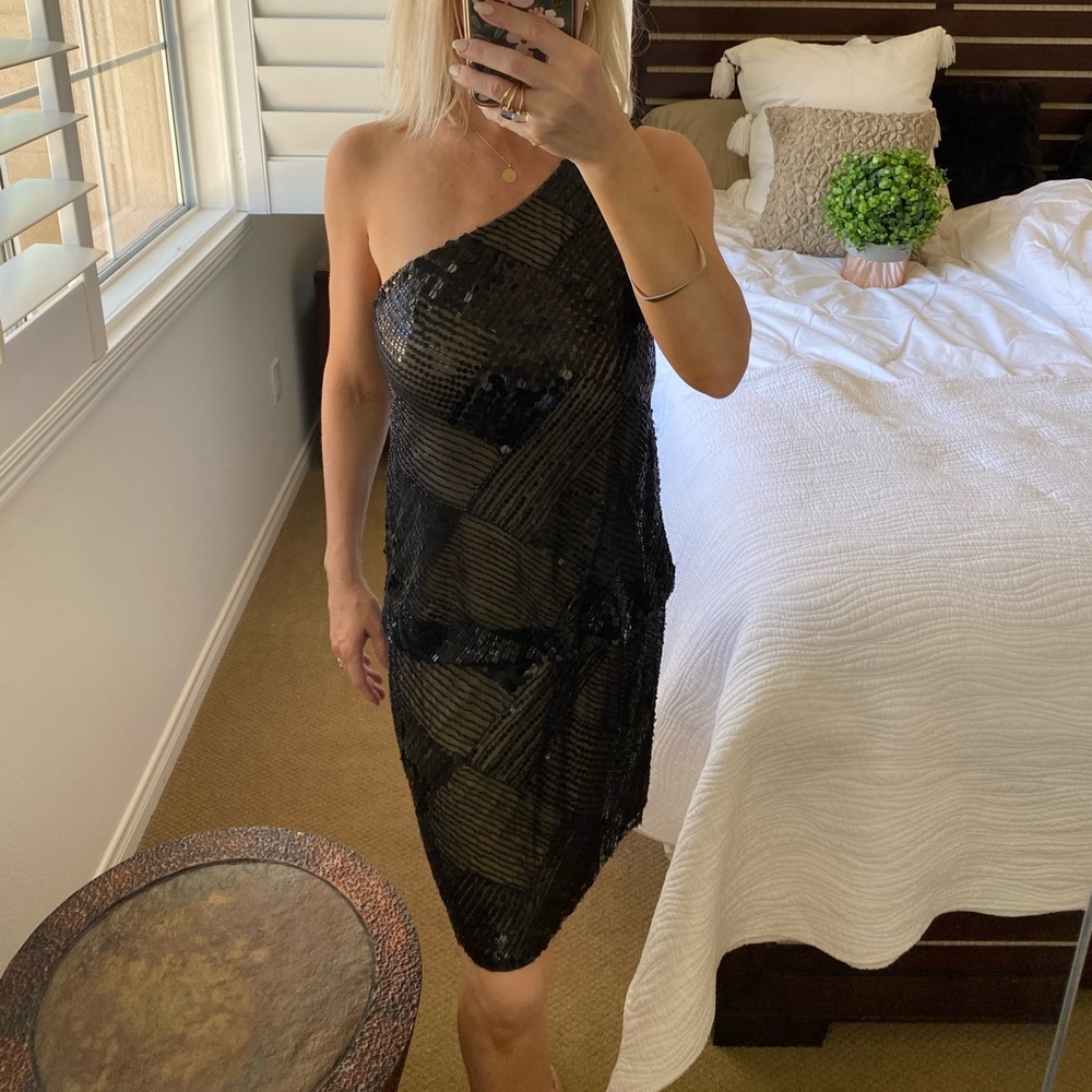 ✨Pisarro Nights Black Sequined Dress✨